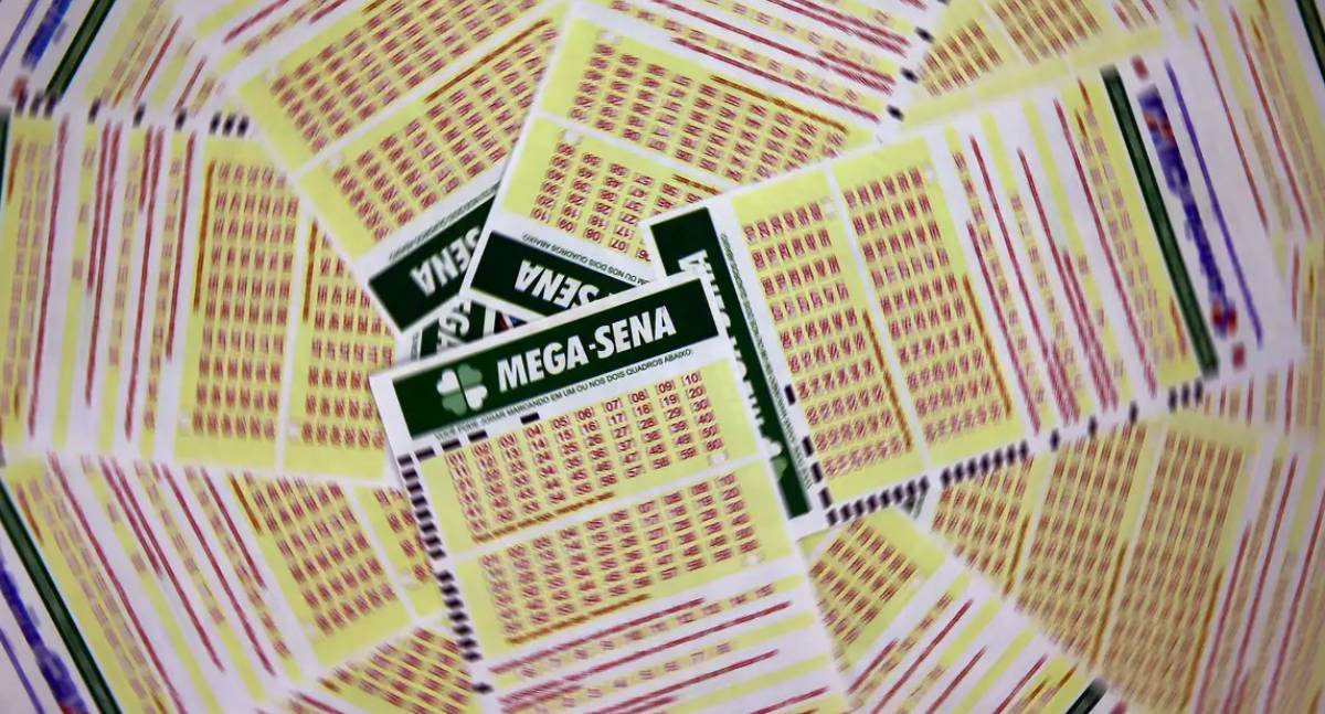 Mega-Sena acumula e prêmio principal atinge 130 milhões de reais